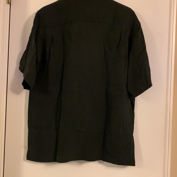 Washable 100% silk solid black sport shirt. Size medium - Picture 5 of 5
